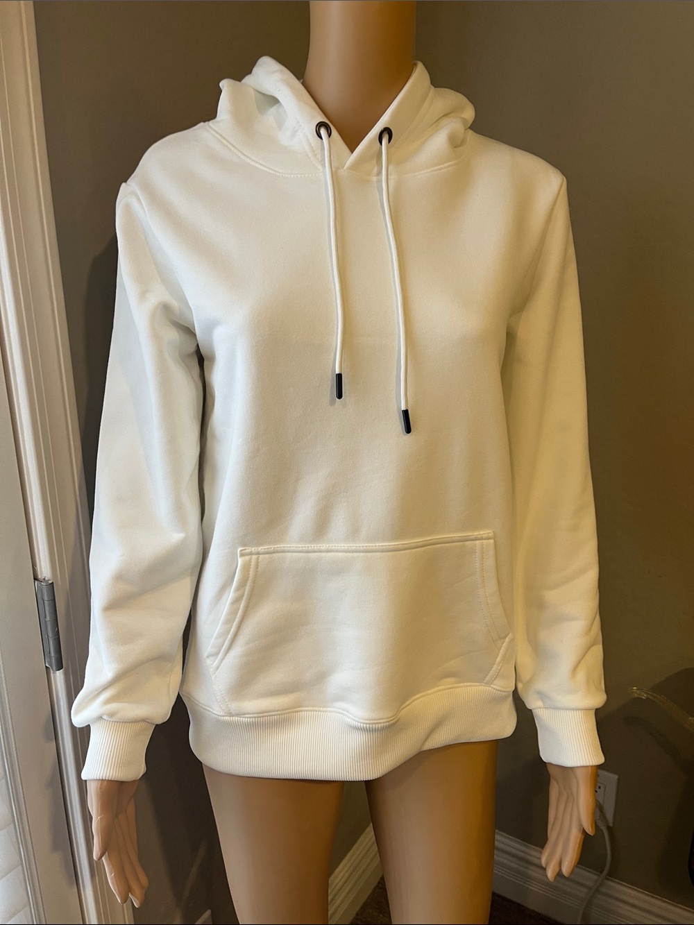 NWOT Classic White Women's Pullover Hoodie M